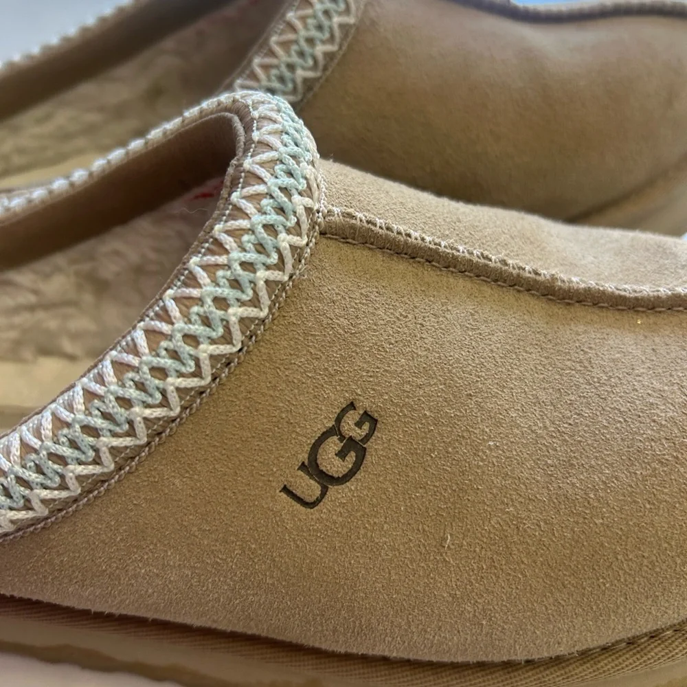 UGG Kids Slip-On Shearling Lined Slippers in Chestnut/Tan kids 6 women’s 7